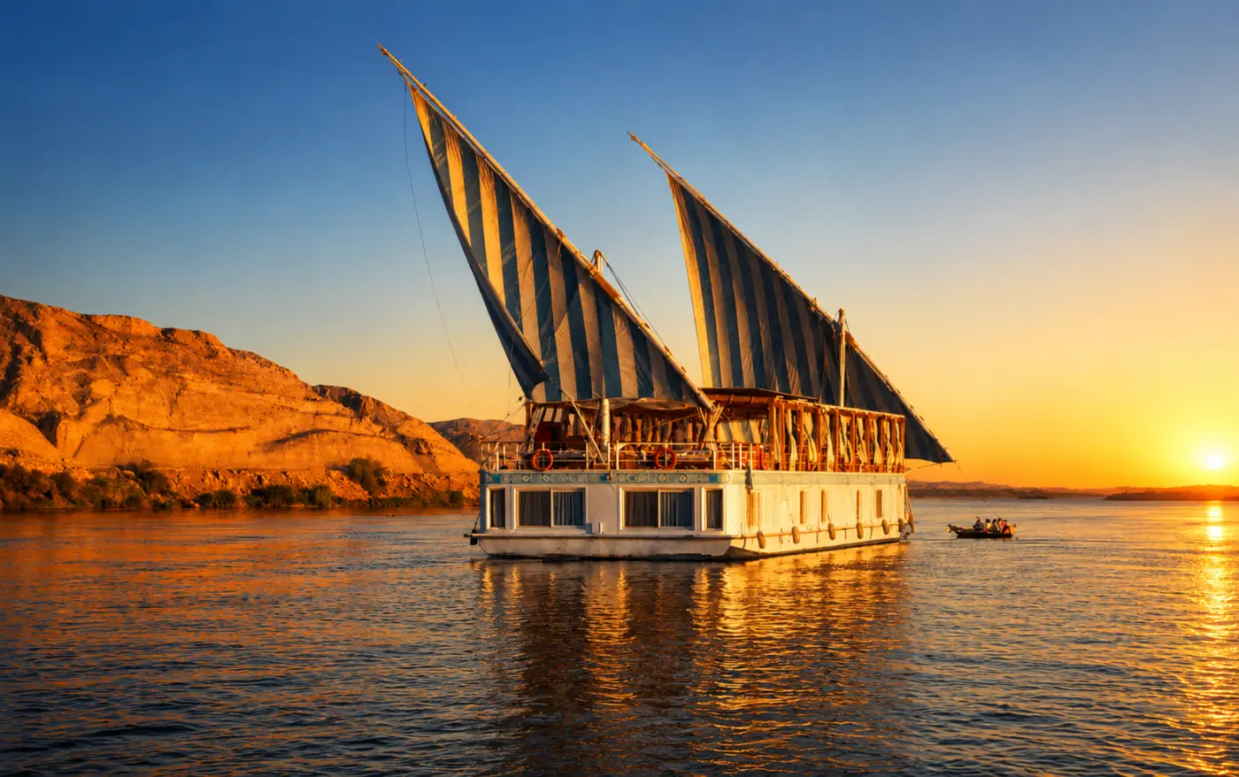 turquoise-dahabiya-sailing