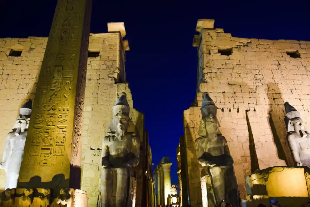 luxor-temple-at-night