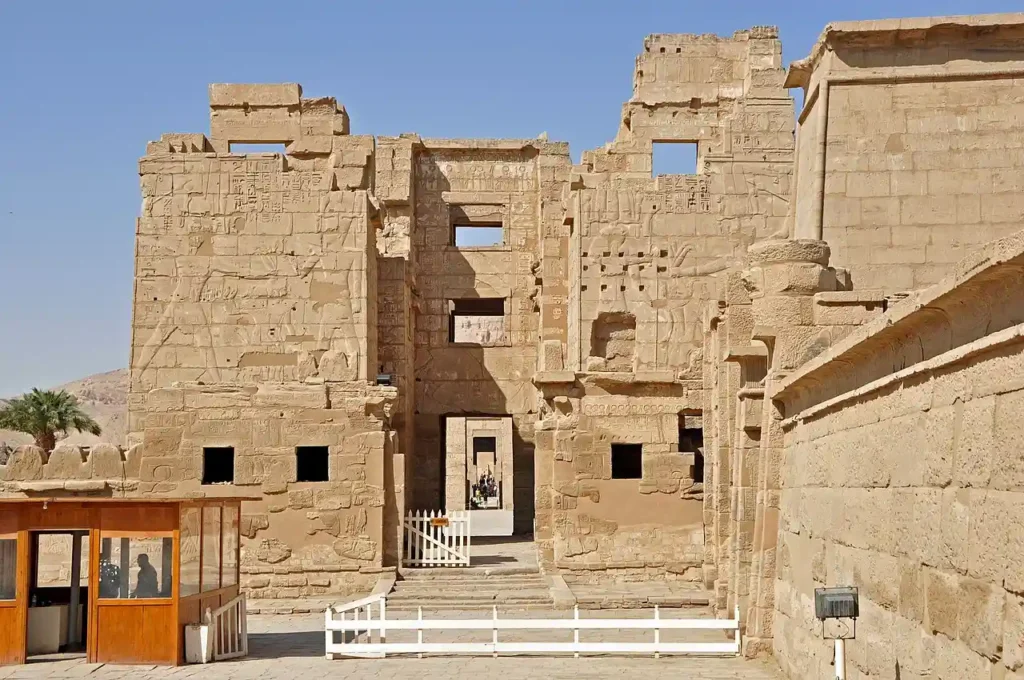 Entree-Temple-Medinet-Habou