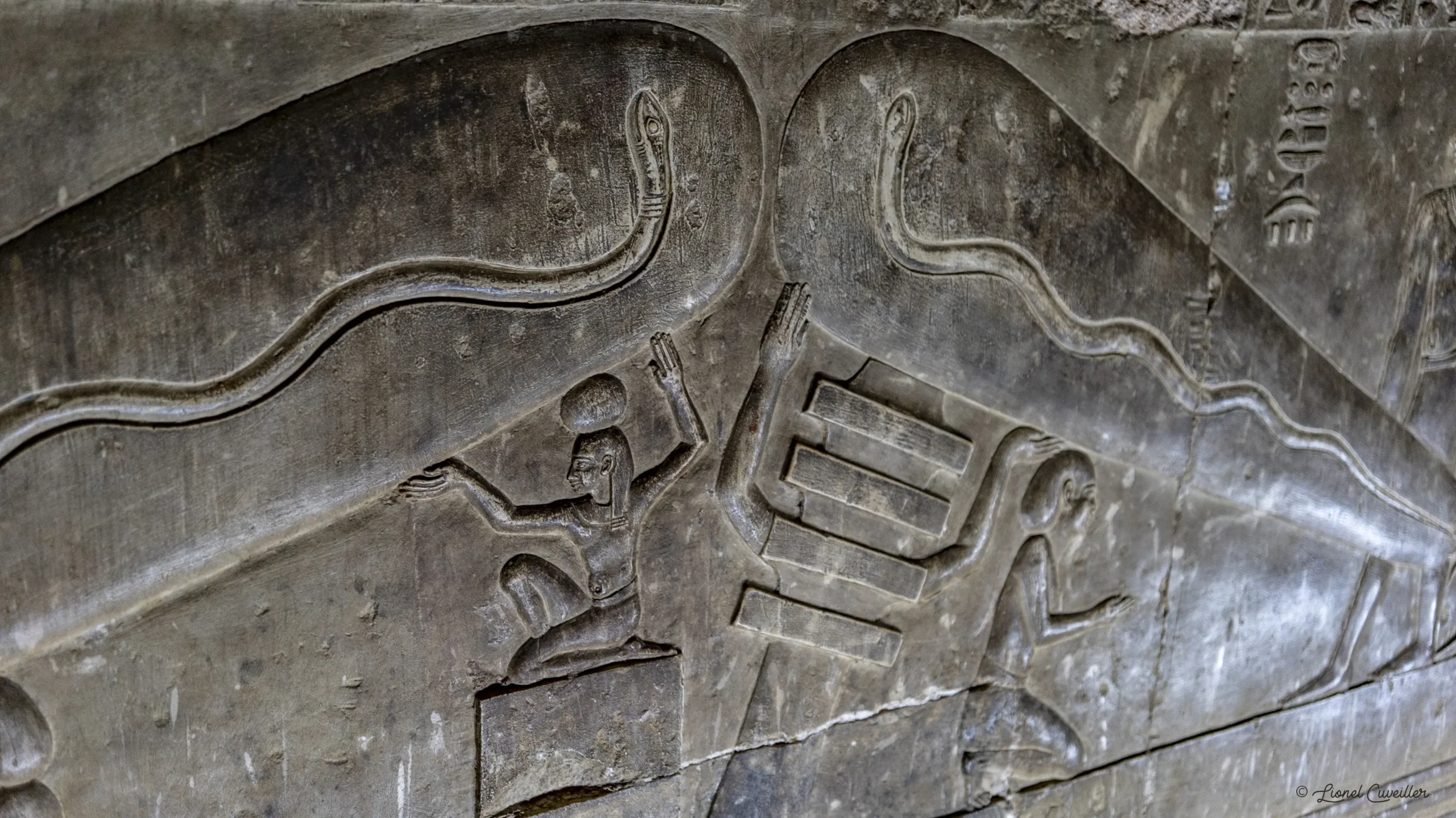 Colonnes du Temple de Dendérah pendant l'itinéraire de 7 jours en Égypte.