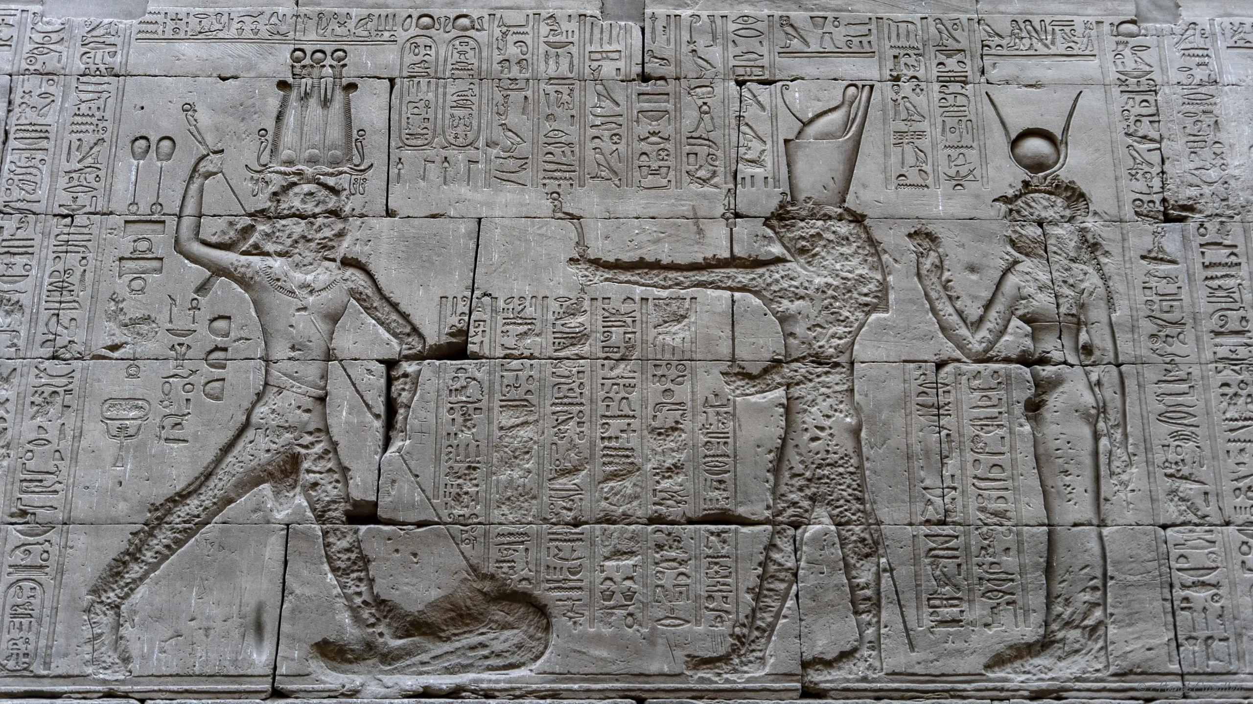 Temple d'Edfou, l'un des mieux préservés de cet itinéraire en Égypte pour les primo-visiteurs.