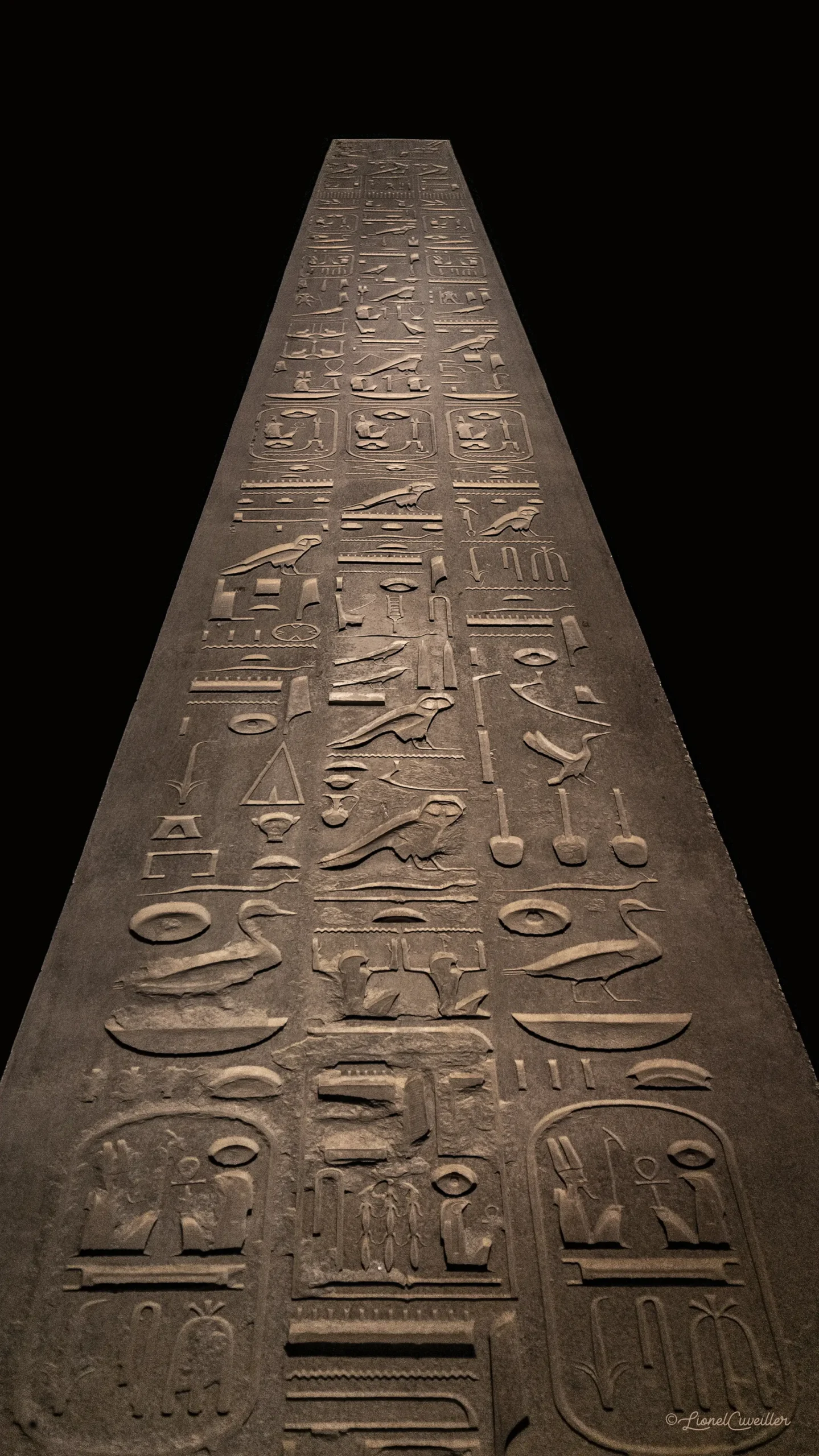 Entrée des tombes de la Vallée des Rois, étape clé de votre itinéraire de 7 jours en Égypte.