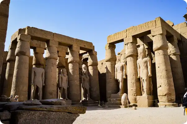 Meilleures Croisières en Égypte | Dahabiya sur le Nil Visite du temple de Louxor lors des meilleures croisières en Égypte